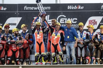 Le Suisse Valentin Suchet est à nouveau champion du monde en catégorie Superstock avec le team français National Motos (Honda, numéro 55), arrivé troisième de sa catégorie au Bol d’Or, la finale du championnat!