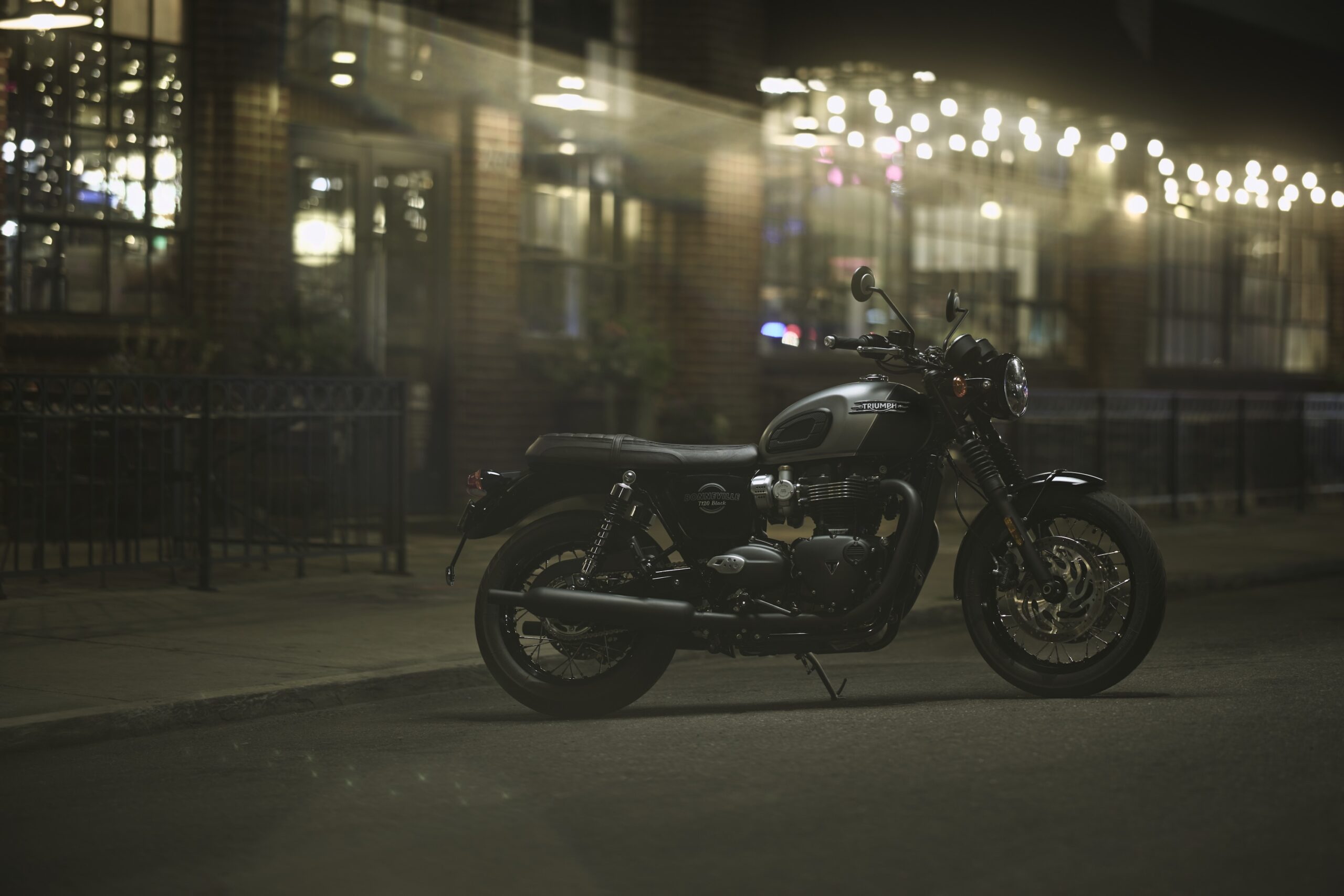 Triumph Bonneville T120 Black