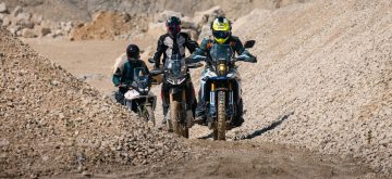Comparo – La Suzuki V-Strom 800 DE face à la Honda Transalp et à l&rsquo;Aprilia Tuareg Rally!