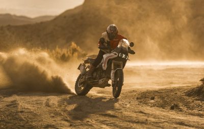 Nouveau – Une Ducati DesertX V2, plus agile, plus solide en tout-terrain et plus accessible :: Nouveauté 2026