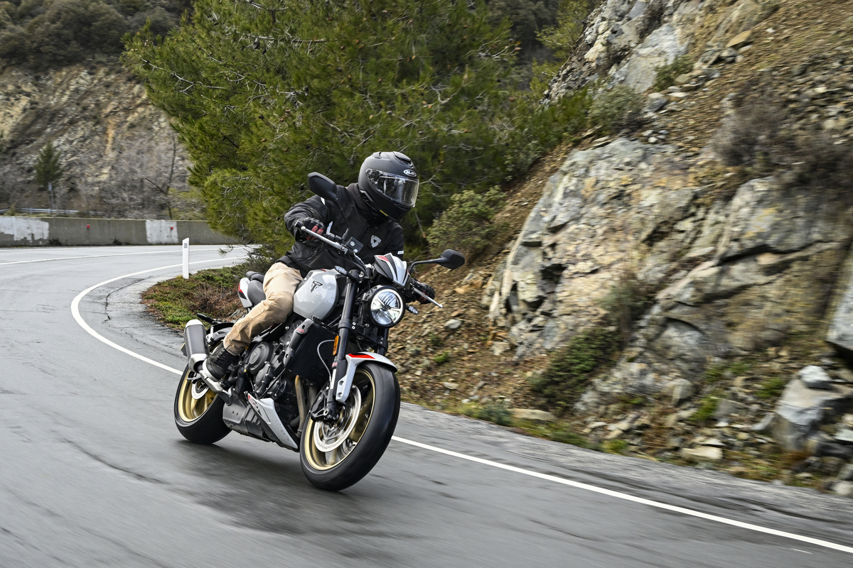 Essai – La Triumph Trident 800 à l&rsquo;assaut des routes chypriotes