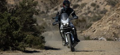Essai – L&rsquo;aventure accessible au guidon de la Kawasaki KLE 500 :: Test Kawasaki