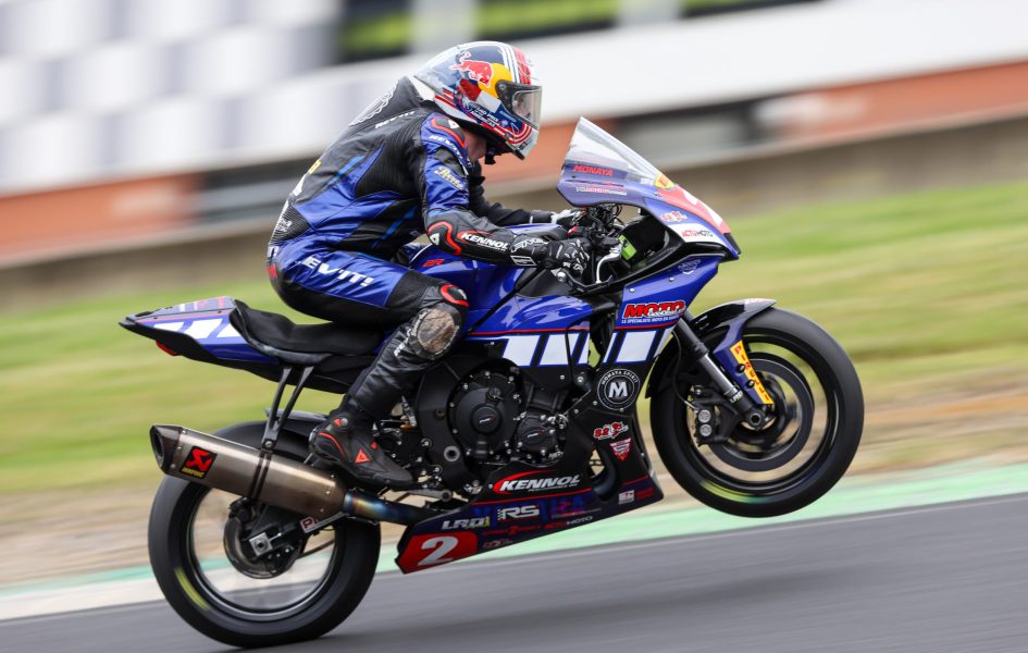 Promosport – Le Suisse Greg Monaya reste bien en tête des Production 1000 à Alès