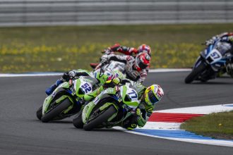 Qualifié 11ème, le Suisse Dominique Aegerter (Kawasaki, numéro 77) prend la sixième place de la course 1 à Assen samedi, course remportée par Jaume Masia (team Orelac Verdnatura, Ducati) devant Albert Arenas (AS BluCru, Yamaha) et Tom Booth-Amos (PTR Triumph); 4ème place pour Valentin Debise (ZXMoto) qui a perdu une position après avoir franchi la ligne d&rsquo;arrivée; Aegerter cinquième sur la grille de départ de la course 2 dimanche