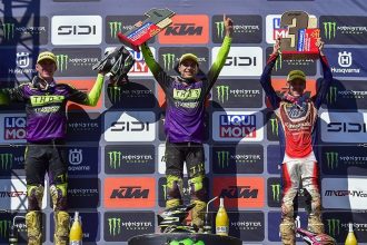 A Lacapelle Marival, en MX2, Guillem Farres (Triumph) remporte le Grand Prix motocross de France avec deux victoires de manche, devant son coéquipier Camden McLellan et Mathis Valin (Kawasaki); le leader du championnat et champion en titre Simon Längenfelder (KTM), cinquième du GP, garde la plaque rouge devant son coéquipier Sacha Coenen