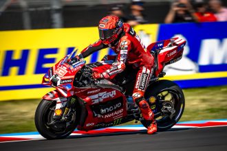 Marc Marquez (Ducati, numéro 93), après avoir pris la pole au Grand Prix de Hongrie devant Pedro Acosta (KTM) et Fermin Aldeguer (team Gresini, Ducati), s’empare de la course Sprint samedi, devant Acosta et Marco Bezzecchi (Aprilia); 4ème place pour Raul Fernandez (Trackhouse, Aprilia), 5ème pour Aldeguer, devant Jorge Martin (Aprilia),  Diogo Moreira (LCR Honda), Enea Bastianini (Tech3, KTM) et Francesco Bagnaia (Ducati)