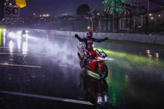 Le team Honda (numéro 30, catégorie EWC, pilotes Takumi Takahashi, Jonathan Rea et Somkiat Chantra) remporte les 8 Heures de Suzuka, au Japon, devant le team Yamaha (EWC, numéro 21, Jack Miller, Andrea Locatelli, Katsuyuki Takasuga) et le team leader du championnat BMW Motorrad World Endurance (EWC, 37, Markus Reiterberger, Steven Odendaal, Michael Van Der Mark); le YART (Yamaha, EWC, 1) arrive au pied du podium; le team suisse Bolliger (EWC, Kawasaki, 8) finit 21ème, 16ème de sa catégorie, et le team 3ART (Yamaha, Superstock, 36) avec notamment le pilote suisse Robin Mulhauser prend la 44ème place (14ème de sa catégorie)