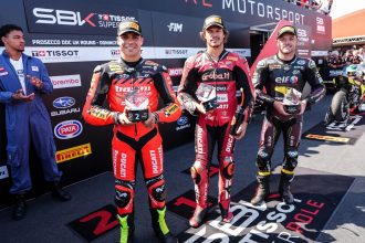 A Donington, le leader du championnat Nicolo Bulega (Ducati) a remporté la course Superpole, devant Yari Montella (team indépendant Barni, Ducati) et Sam Lowes (Elf Marc VDS, Ducati); les équipiers du team Bimota by Kawasaki Alex Lowes et Axel Bassani sont 4ème et 5ème; Iker Lecuona, deuxième du championnat, coéquipier de Bulega, a chuté alors qu&rsquo;il menait la course