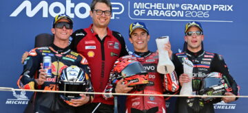 Le champion en titre Marc Marquez (Ducati), deuxième des qualifications, remporte la course Sprint à Aragon, devant son frère Alex (team Gresini, Ducati) et Marco Bezzecchi (Aprilia), puis le Grand Prix le lendemain, devant Pedro Acosta (KTM) et Bezzecchi; le leader du championnat Jorge Martin (Aprilia) finit 5ème dans les deux courses et garde le lead, mais Marc Marquez passe de la troisième à la deuxième place