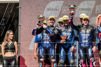 Le Suisse Robin Mulhauser et le team 3ART Best of Bike (Yamaha numéro 36) monte sur la deuxième marche du podium Superstock à la finale du Bol d&rsquo;Or, en se classant 8ème; le team suisse Bolliger (Kawasaki, catégorie EWC, 8), mais aussi le team VIP Moto (superstock, Honda, 113, avec le Suisse Noan Vasta) et le National Motos (Superstock, Honda, 55, avec le Suisse Valentin Suchet) ont tous dû abandonner