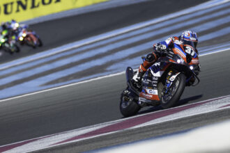 Le team BMW Motorrad World Endurance (catégorie EWC, numéro 37) a pris la pole du Bol d&rsquo;Or (24 heures), la finale du championnat, devant le team indépendant Autorace Ube (BMW, EWC,76) et le SERT (Suzuki, EWC, 12); la première position de la catégorie Superstock revient au team Etoile (BMW, 25, 10ème du scratch), devant le team Wojcik (Honda, 77, 11ème) et le Champion-Hert Powered by MRP (BMW, 38, 13ème)