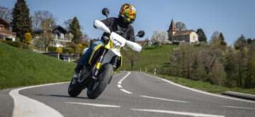 Husqvarna 701 Supermoto à l&rsquo;essai: brute, moderne et terriblement attachante