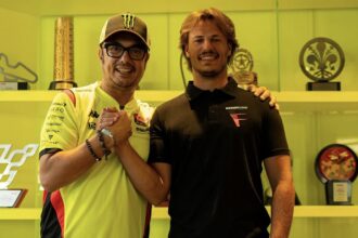 Nicolo Bulega, actuel leader du mondial Superbike pour le team Aruba Ducati, fera le saut en MotoGP en 2027 (nouvelles machines de 850 cm3), au sein du team satellite VR46 (Ducati), où il aura pour coéquipier Fermin Aldeguer