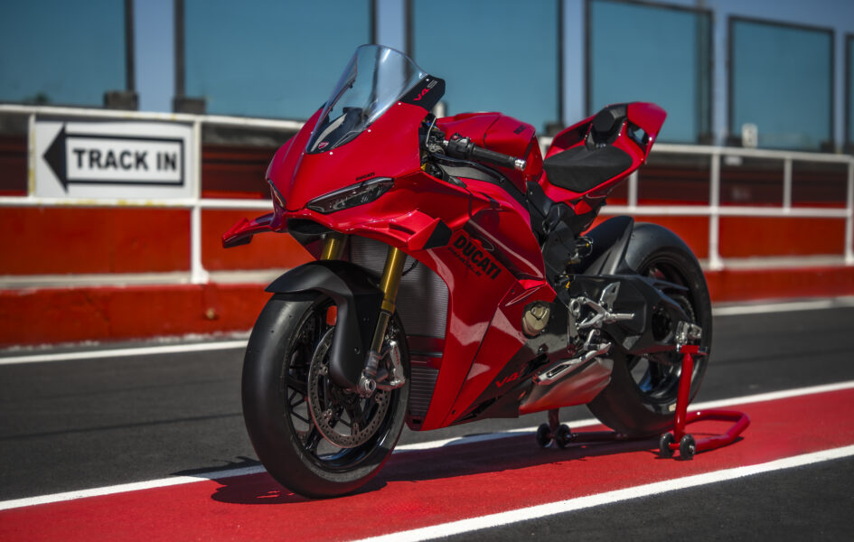 Ducati remet (un peu) sa Panigale V4 sur le métier, pour gagner des fractions de seconde au tour