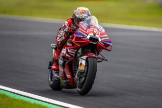 Marc Marquez (Ducati, numéro 93) a remporté le Grand Prix du Japon à Motegi, devant le duo Aprilia de Jorge Martin et Marco Bezzecchi; 4ème place pour Enea Bastianini (Tech3, KTM), devant Raul Fernandez (team satellite Trackhouse, Aprilia), Ai Ogura (Trackhouse), Pedro Acosta (KTM), Francesco Bagnaia (Ducati); Fermin Aldeguer (Bike8 Gresini, Ducati) et Luca Marini (Honda)