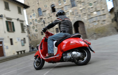 La nouvelle Vespa GTS 300 en action :: Vidéo