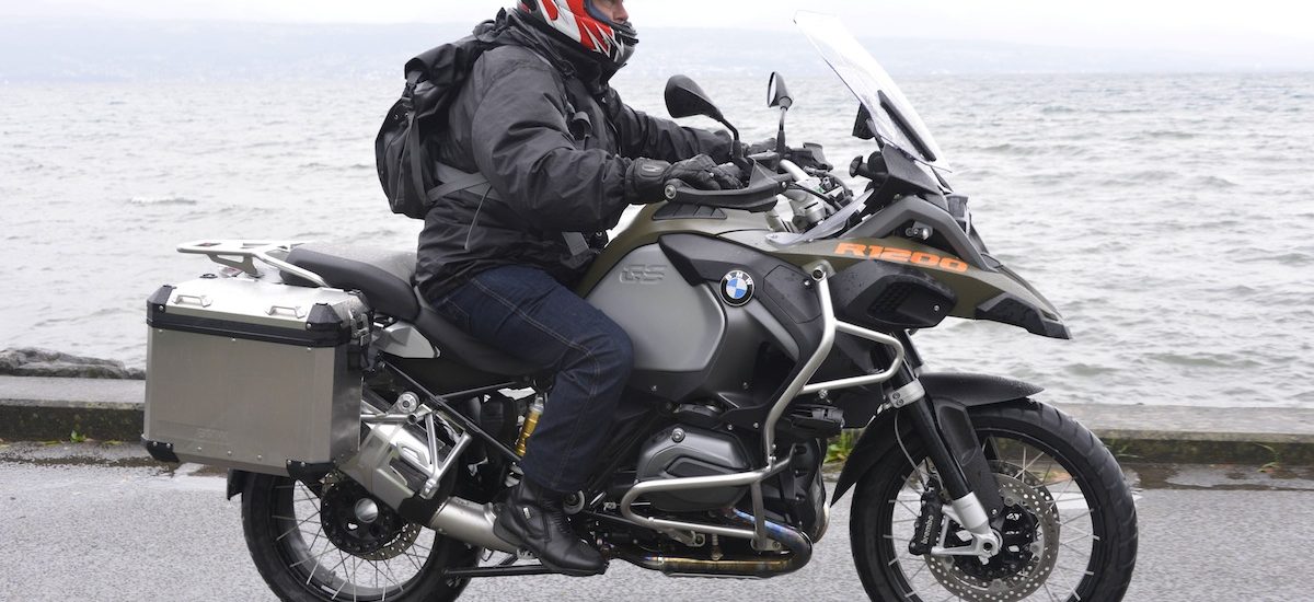 La BMW R 1200 GS Adventure met elle aussi de l’eau dans son moulin