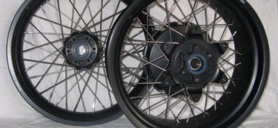 Nouvelles roues à rayons Borrani pour la Guzzi California :: En bref