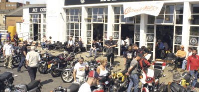 Schocking! Les wheelies à répétition pourraient sceller le sort du célèbre Ace Café de Londres :: Actu