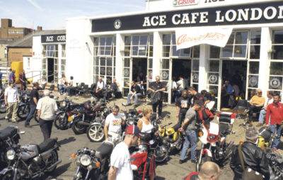 Schocking! Les wheelies à répétition pourraient sceller le sort du célèbre Ace Café de Londres :: Actu
