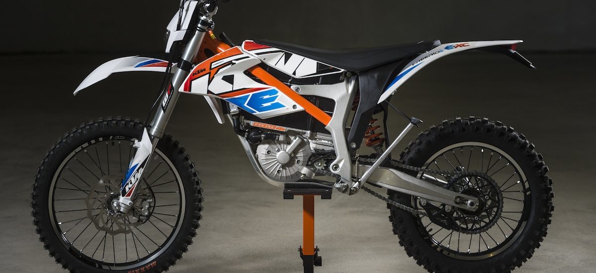 L’enduro électrique de KTM montre le bout de sa batterie