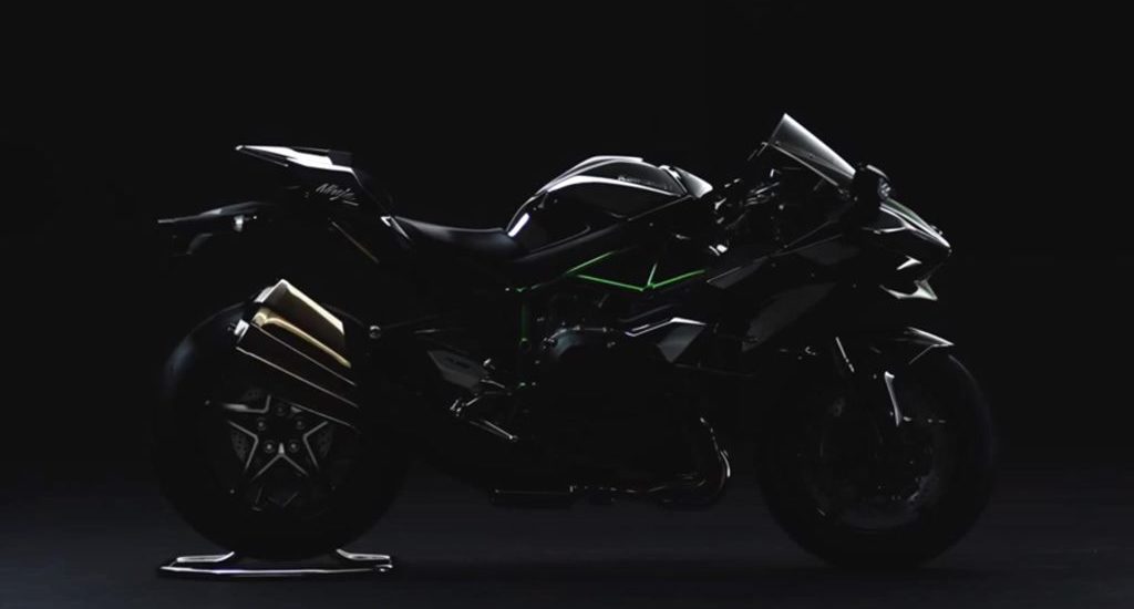 La Kawasaki Ninja H2 de route, en teaser