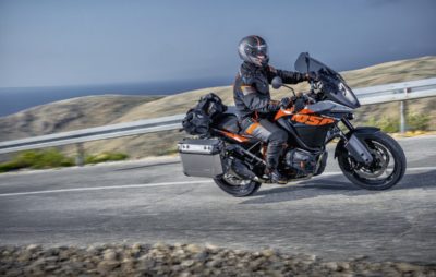 KTM invente l’Adventure sans chichi, la 1050 :: Actu, Nouveautés 2015, Test motos