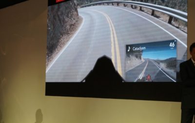 Un casque avec projecteur multimédia sur la visière, interfacé avec les motos Aprilia :: Actu, Nouveautés 2015, Test équipements, Tests casques