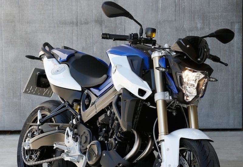 BMW F 800 R, plus de cavalerie, et de la symétrie pour 2015