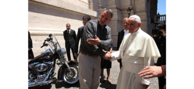 Les Harleys des papes Benoît et François rapportent aux oeuvres charitables :: Actu, Test motos