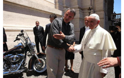 Les Harleys des papes Benoît et François rapportent aux oeuvres charitables :: Actu, Test motos