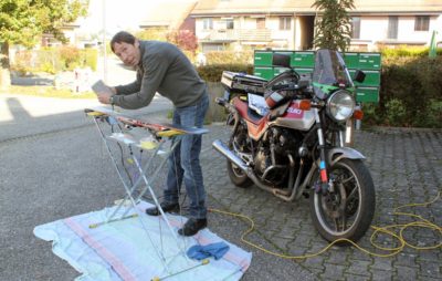 Il vient farter vos skis avec sa Suzuki :: En bref