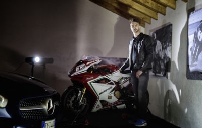 Le pilote anglais Leon Camier présente la nouvelle MV Agusta F4 RC :: Actu, Test motos, Vidéo