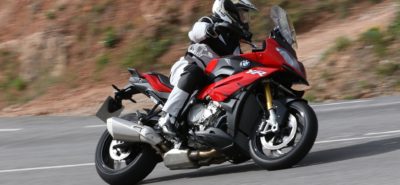 S 1000 XR, la dernière « arme » de BMW pour tailler la route en mode sport-confort :: BMW