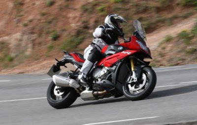 S 1000 XR, la dernière « arme » de BMW pour tailler la route en mode sport-confort :: BMW