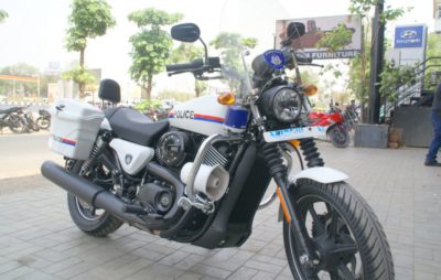 Des Harley pour la police du Gujarat, avec des cours pour éviter les accidents :: Actu, Test motos