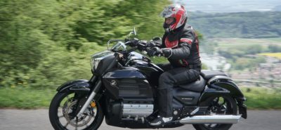 C’est une GoldWing en tenue de gym, et c’est jouissif! :: Honda