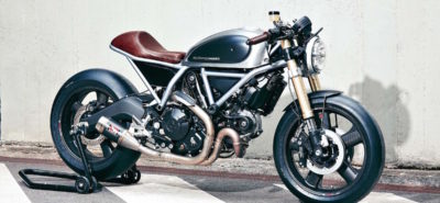 Un Scrambler Café Ducati Racer, par Holographic Hammer :: En bref