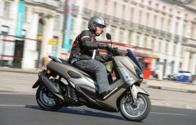 Un micro-TMAX pour pas cher sur les pavés de Lisbonne :: Yamaha