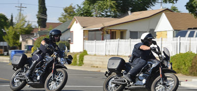 Vu en Californie, des agents sur des motos électriques arrêtent des braqueurs :: Actu, Test motos