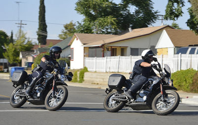 Vu en Californie, des agents sur des motos électriques arrêtent des braqueurs :: Actu, Test motos