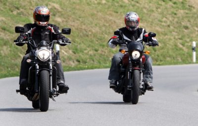 La Kawasaki Vulcan défie la « Baby Harley » :: Comparatif