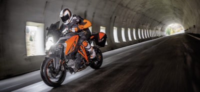 Selon KTM, la 1290 Super Duke avait besoin de valises; voici la GT! :: Actu, Nouveautés 2016, Test motos