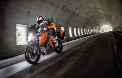 Selon KTM, la 1290 Super Duke avait besoin de valises; voici la GT! :: Actu, Nouveautés 2016, Test motos