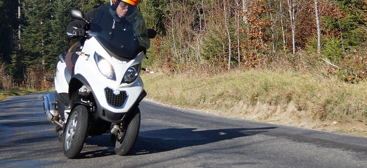 Le Piaggio MP3 500, trois roues haut de gamme à l’excellente tenue de route