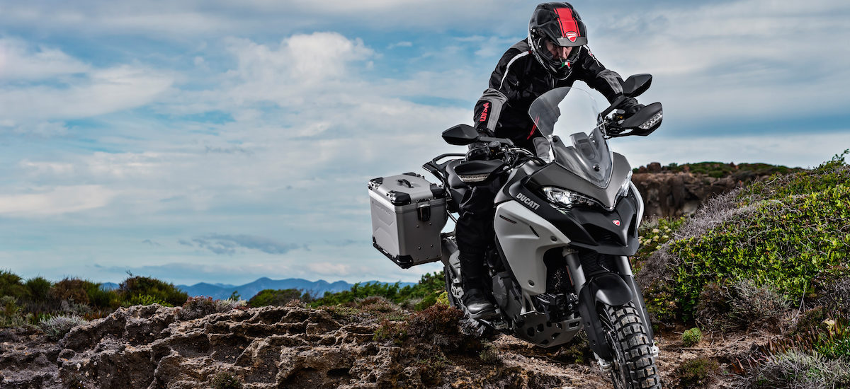 Une Ducati Multistrada avec de grandes roues, pour quitter le bitume