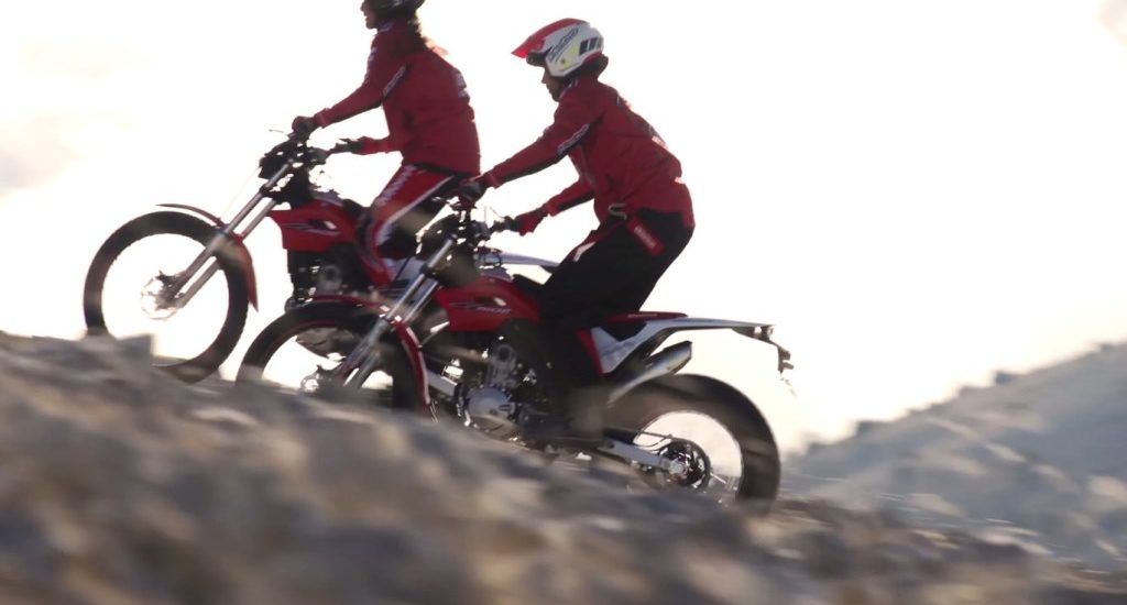 Sur les pierres de montagne et dans les ruisseaux avec la Montesa 4Ride