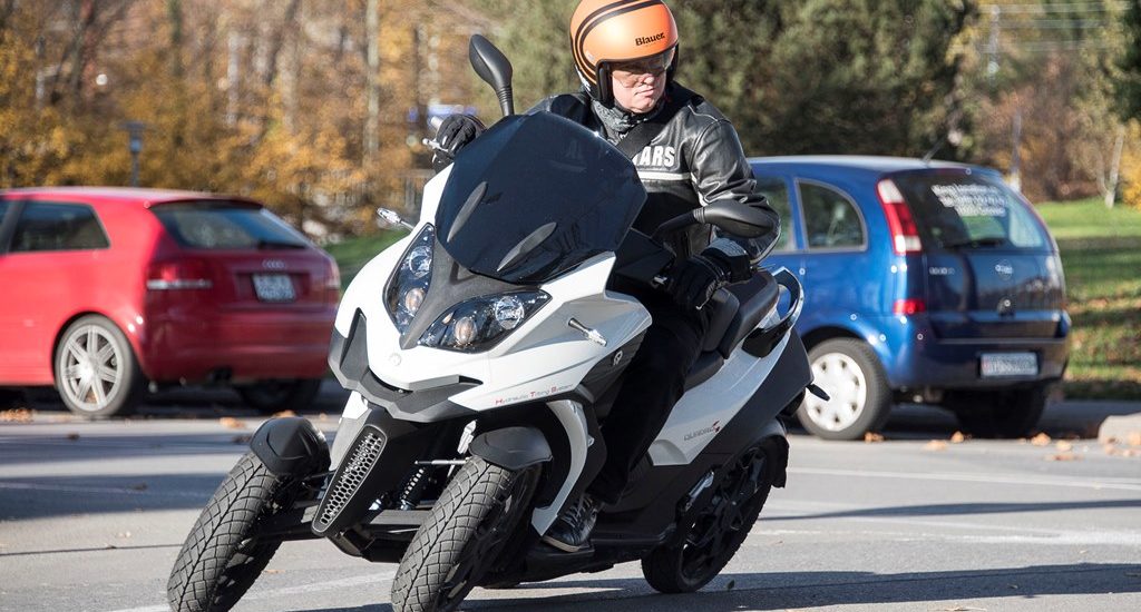 Quadro Quattro, quatre roues, certains avantages de la voiture et ceux du scooter