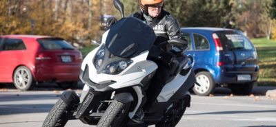 Quadro Quattro, quatre roues, certains avantages de la voiture et ceux du scooter :: Quadro
