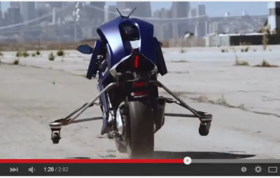 Yamaha présente un motobot sur une R1, en « hommage » au Doctor Rossi :: En bref, Vidéo